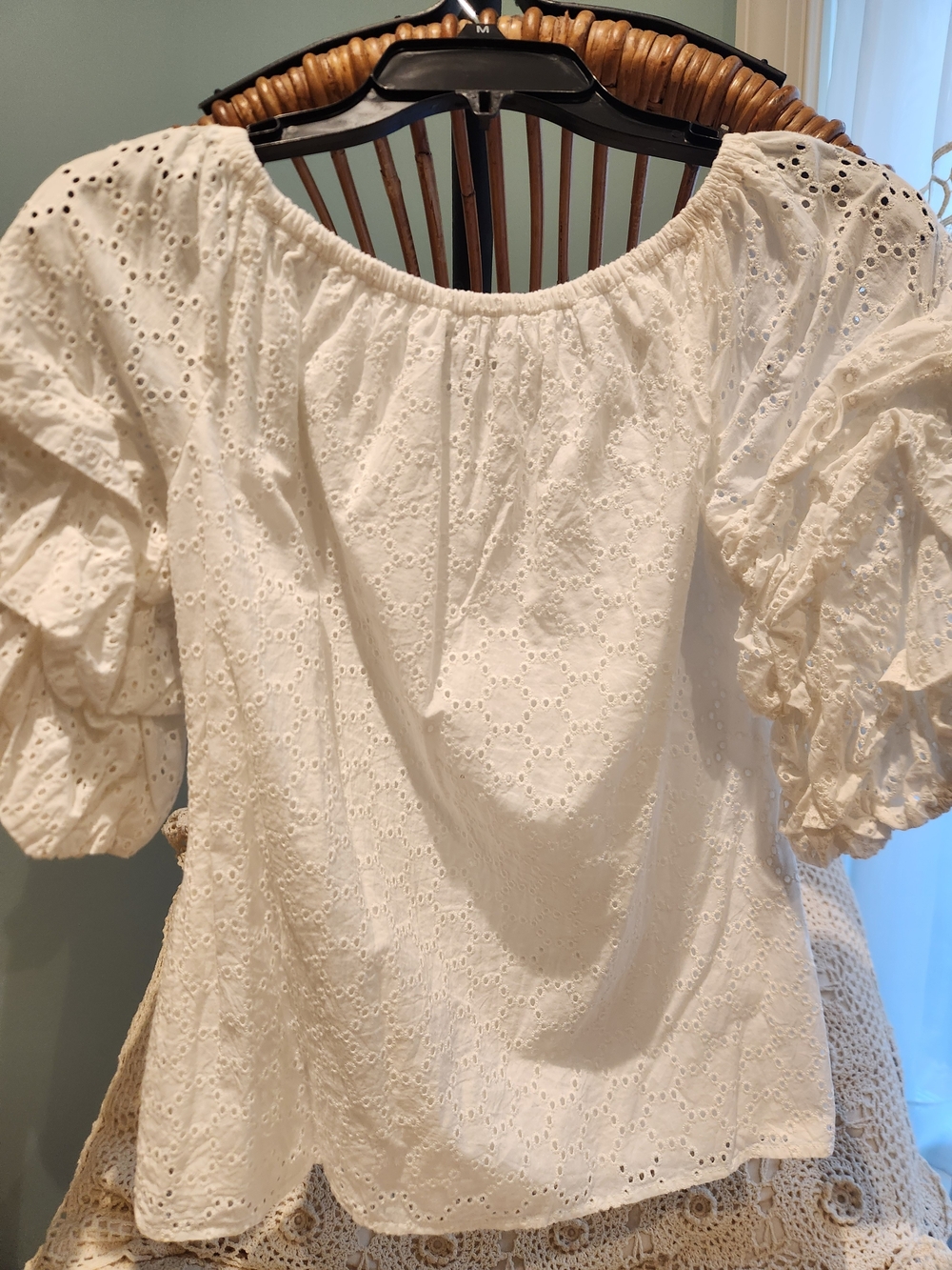 CeCe White Eyelet  Puff-Sleeve Top Blouse Size XS EUC